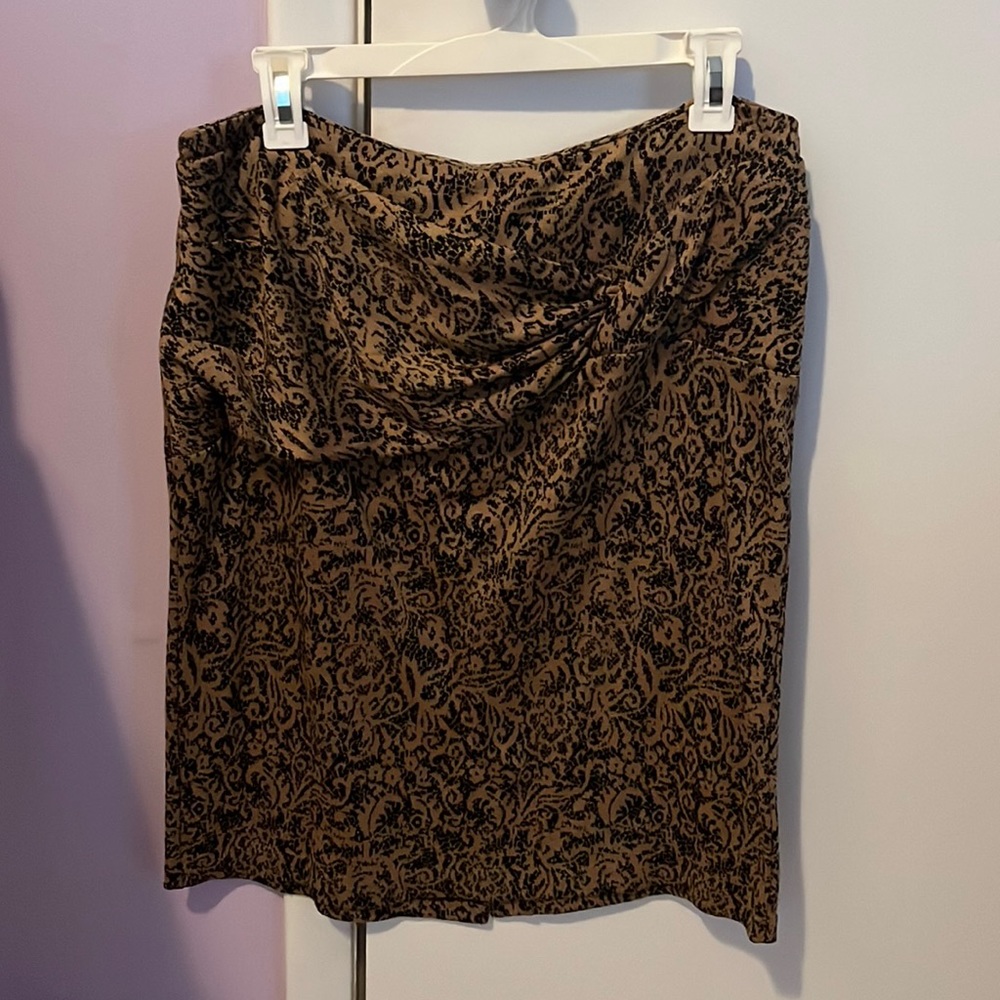 Cute skirt- smoke free, pet free home